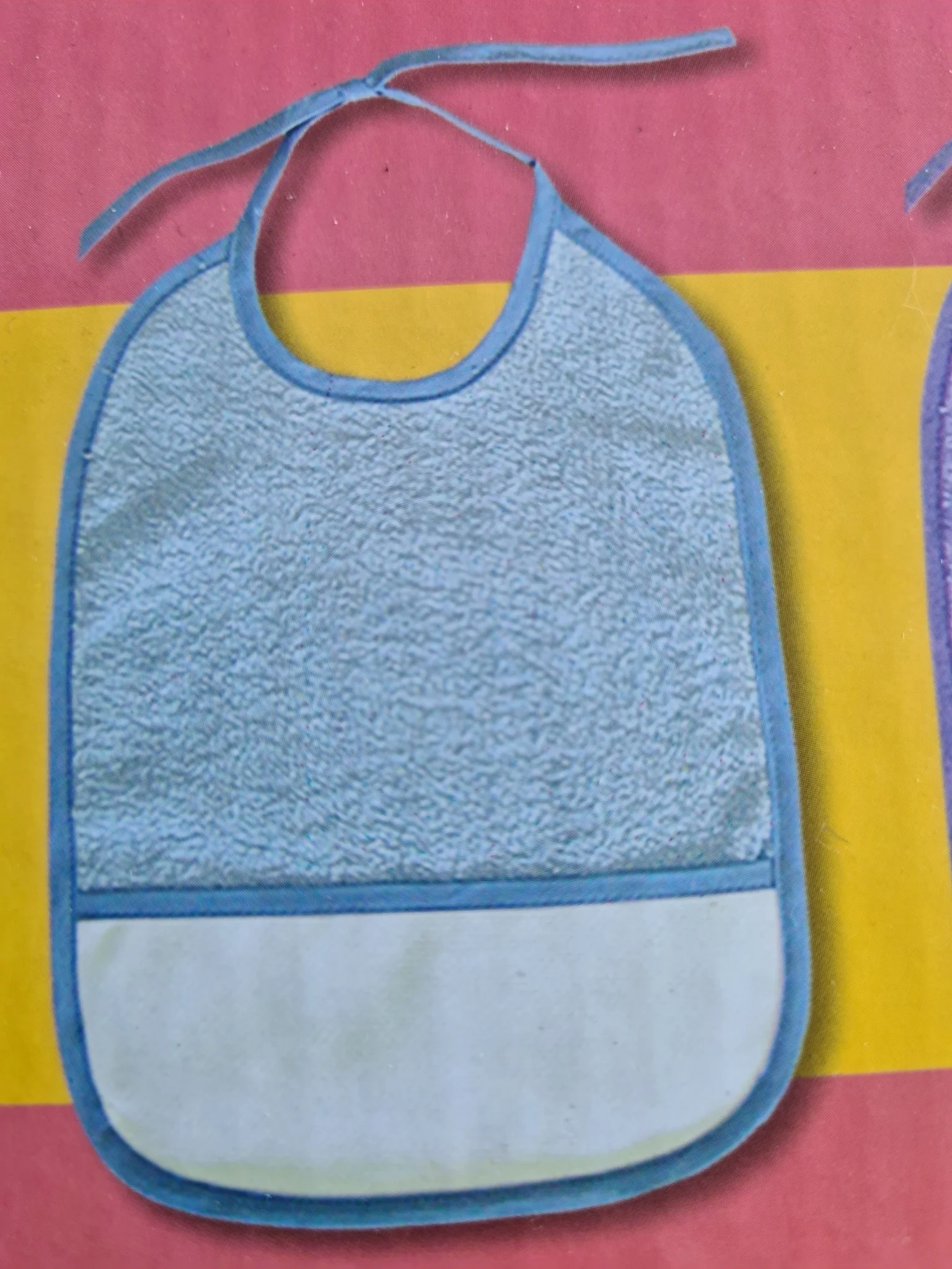 Bavoir à broder en éponge de qualité supérieure - dimension totale 25X33cm - zone à broder : 23X8cm (prix pour un bavoir) - Image 10