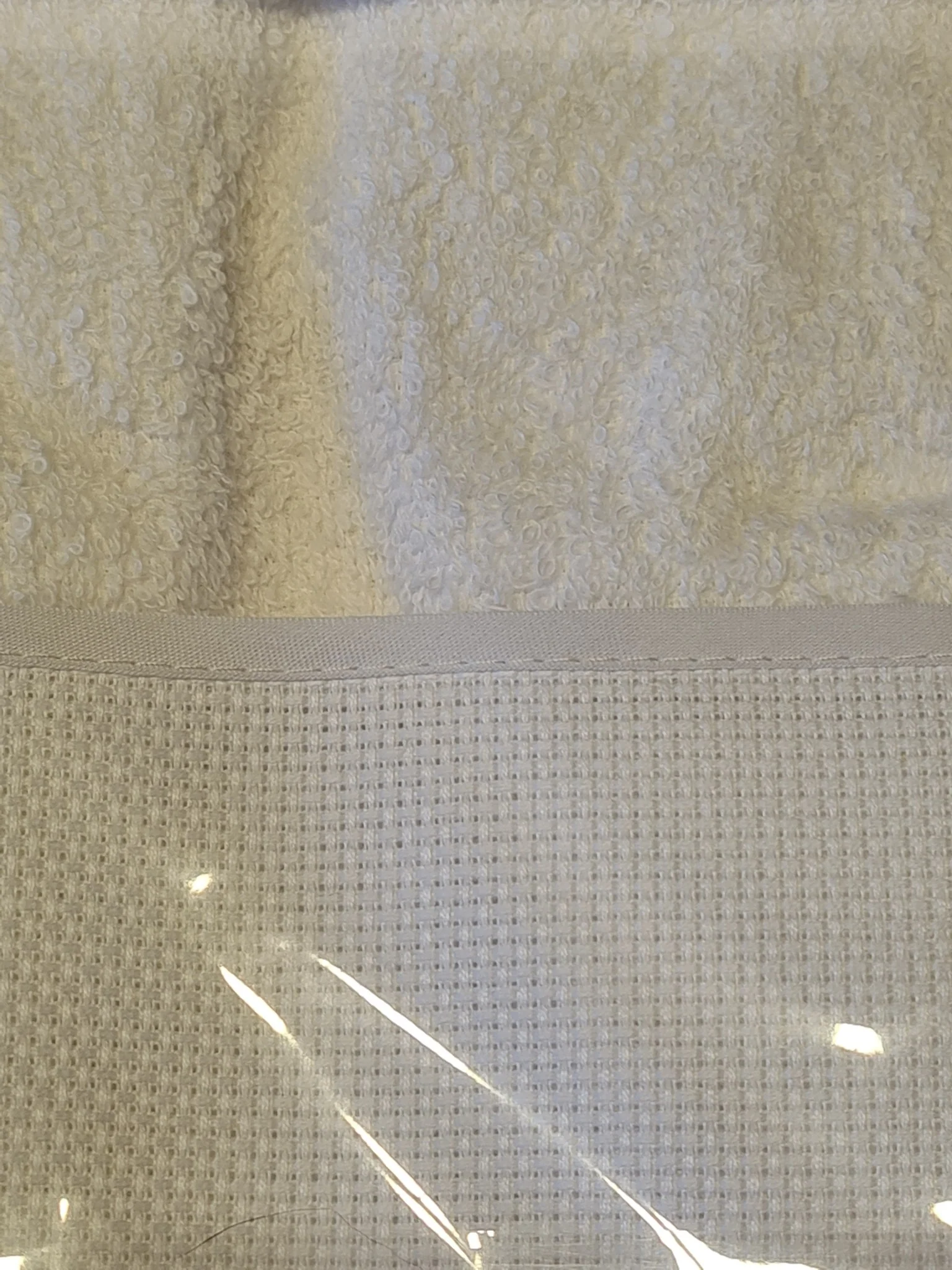 Bavoir à broder en éponge de qualité supérieure - dimension totale 25X33cm - zone à broder : 23X8cm (prix pour un bavoir) - Image 4