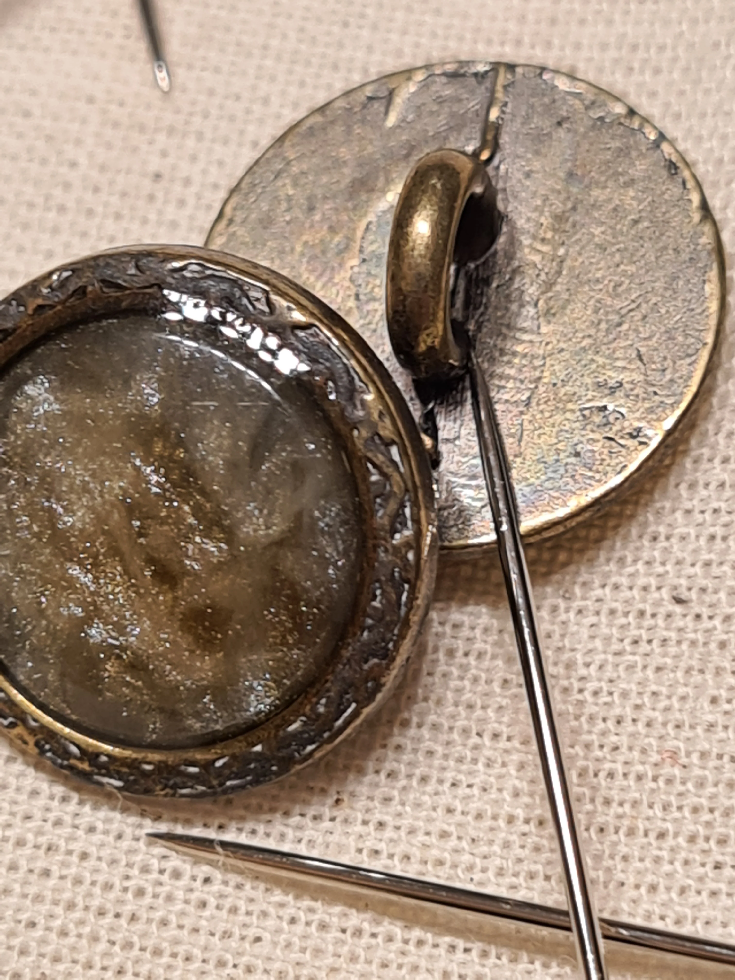 Boutons en métal imitation pierre ton beige/kaki 13mm (prix à la pièce) - Image 3