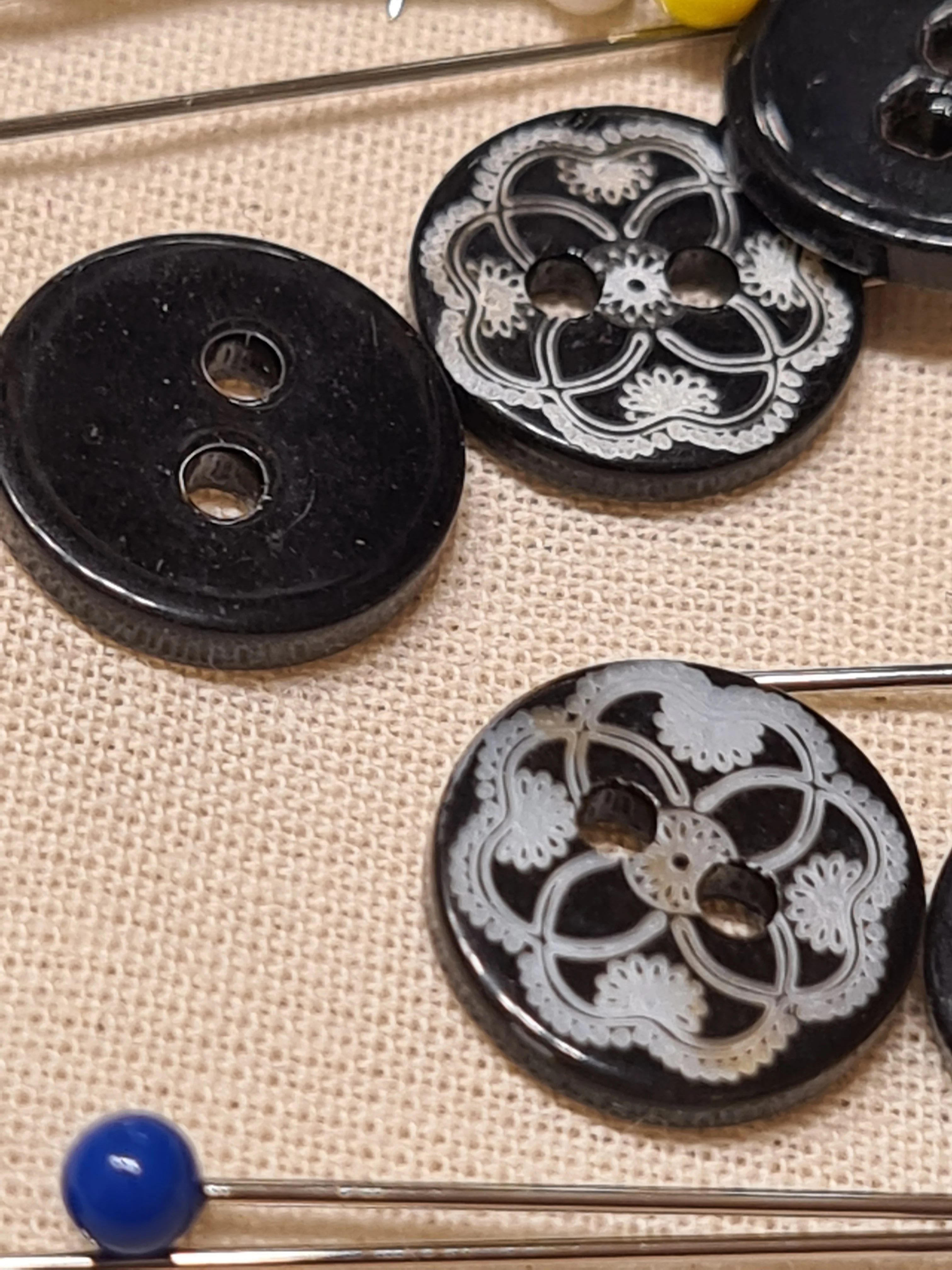 Boutons nacre noir à motif 12mm (prix à la pièce) - Image 3