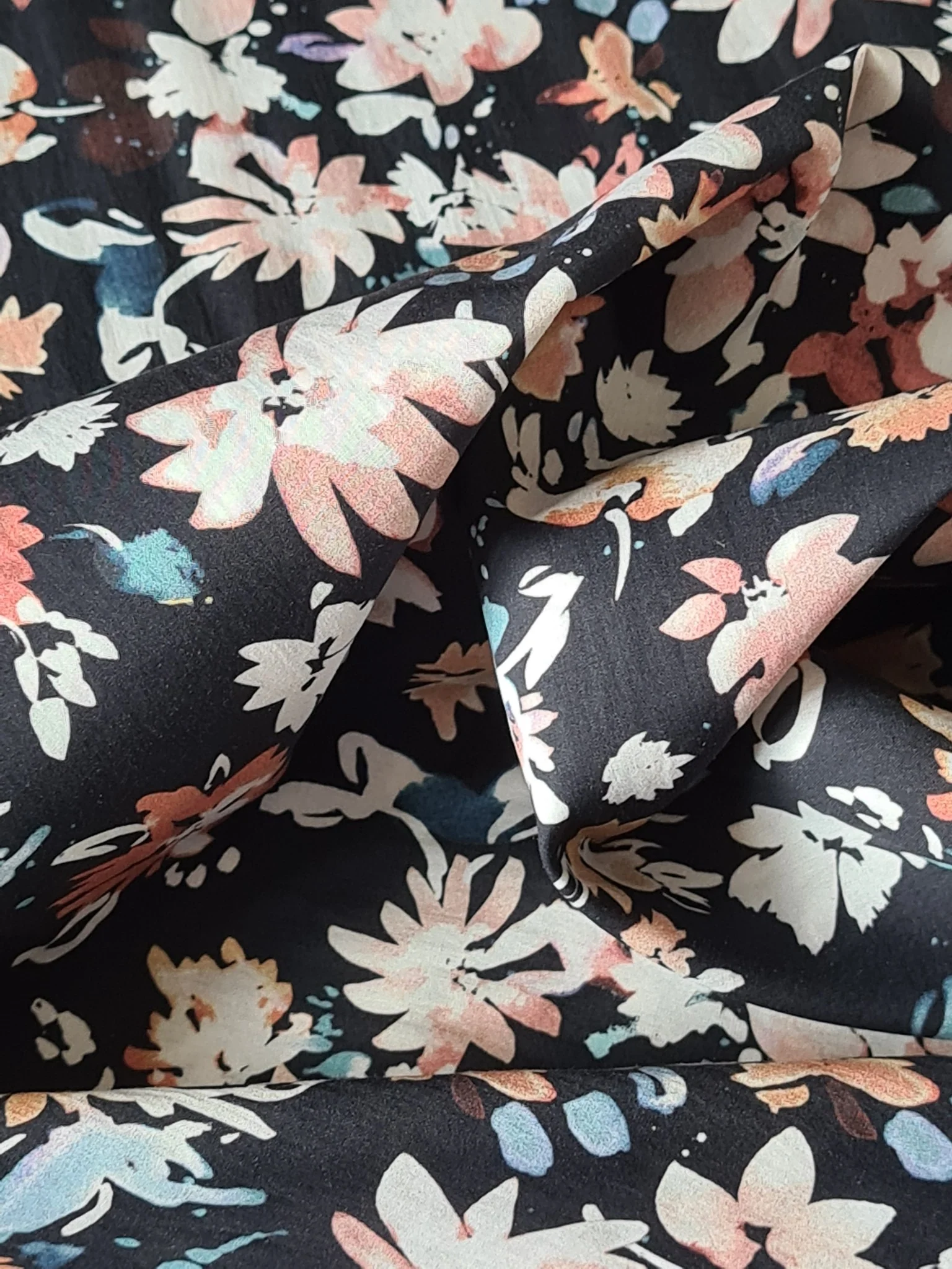 Cotton lawn oeko-tex "Flourish sur fond noir" de Dashwood Studio par Helen Powlman (prix pour 10cm) - Image 4