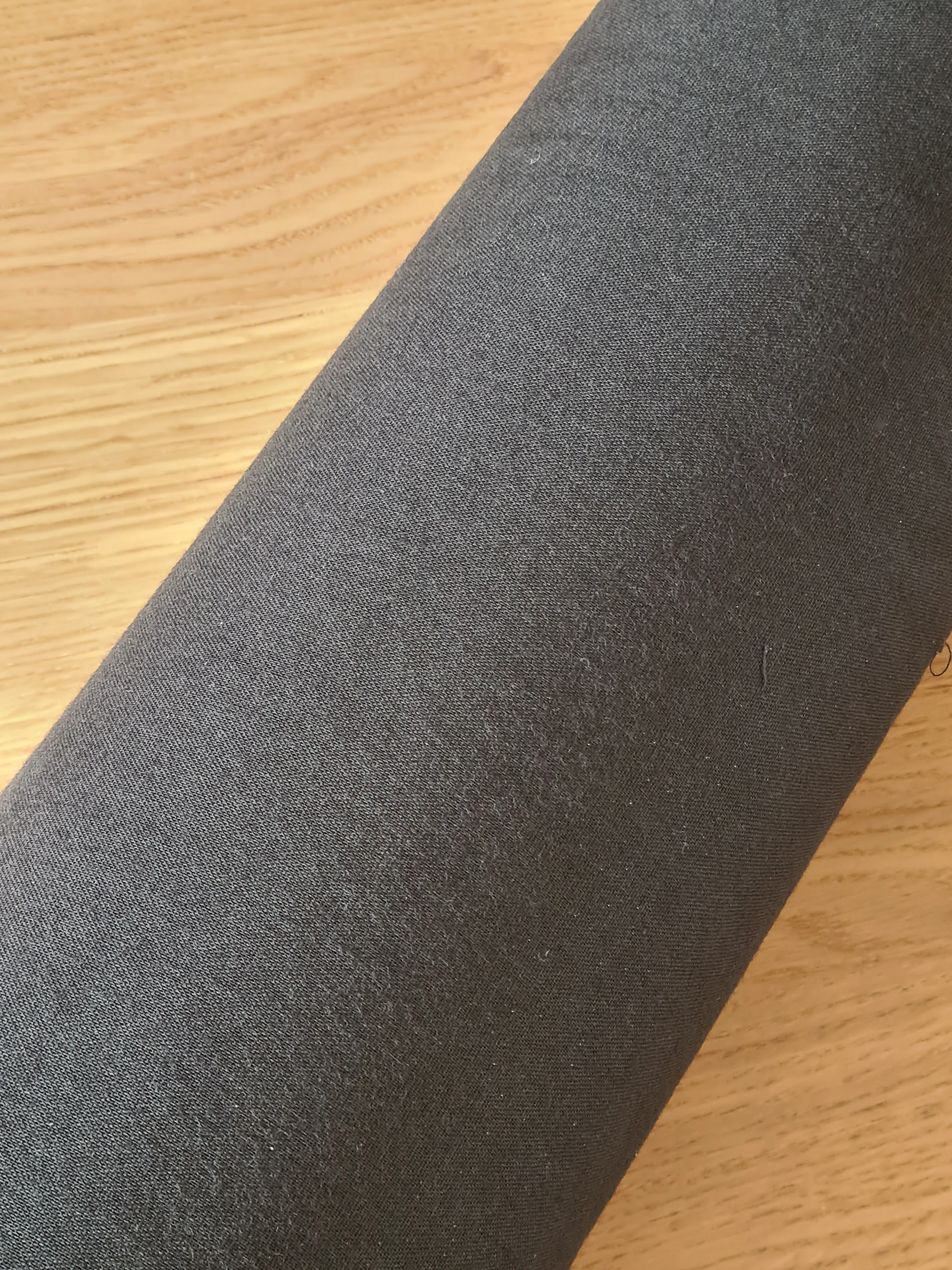 Entoilage tissé thermocollant 100% coton - qualité A4 - laize de 90cm- disponible en noir et blanc (prix au mètre) - Image 3