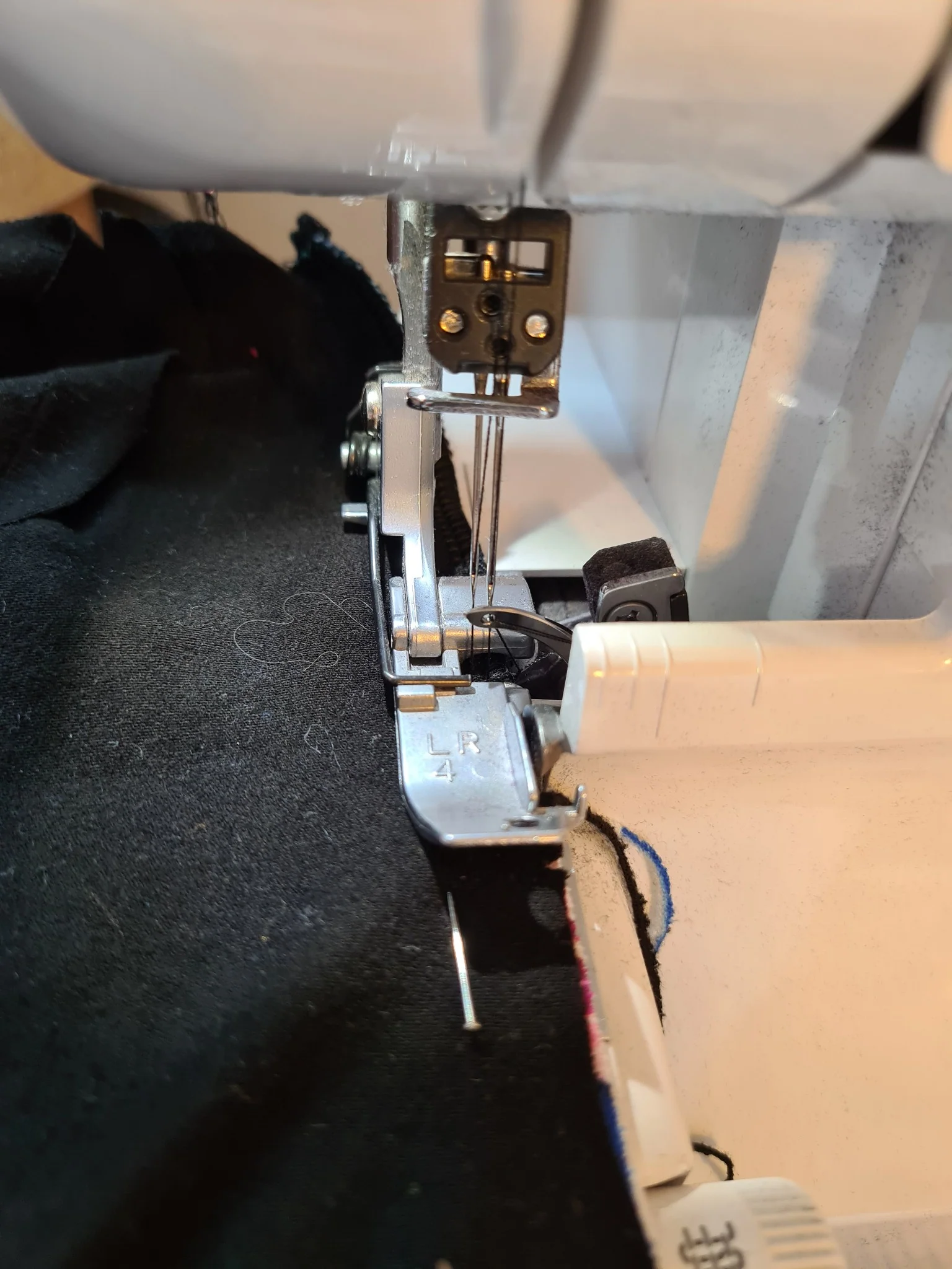 Je découvre la surjeteuse et je couds mon premier tee-shirt - Image 6