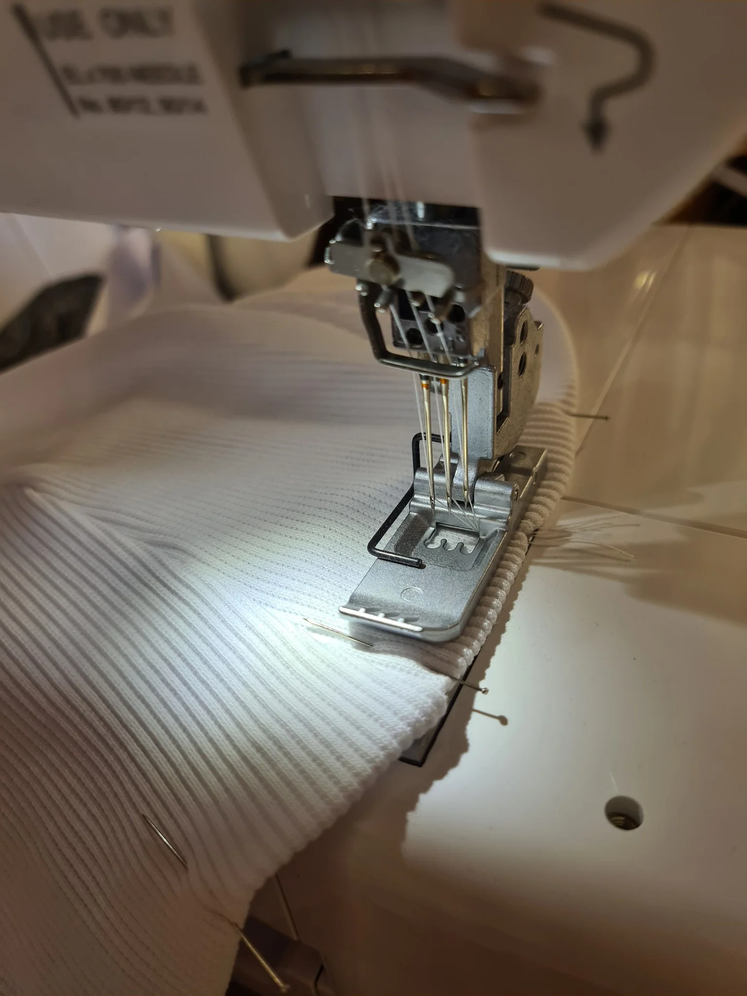 Je découvre la surjeteuse et je couds mon premier tee-shirt - Image 7