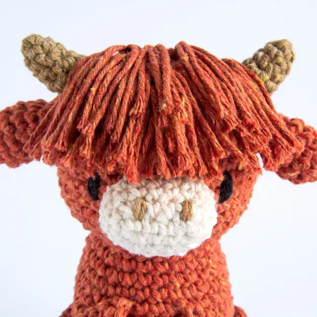 Kit Amigurumi Aidan la vache - marque Hoooked (prix pour le set) - Image 3