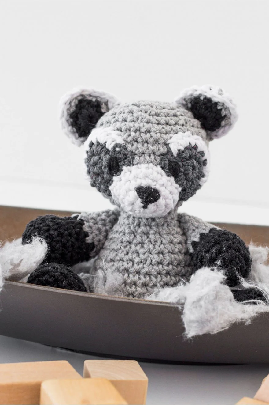 Kit Amigurumi Le raton laveur Ricky - marque DMC (prix pour le set) - Image 3