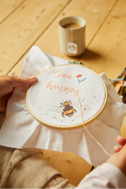 Kit Bee Happy au point de croix - kit complet  (prix pour l'ensemble) - Image 3
